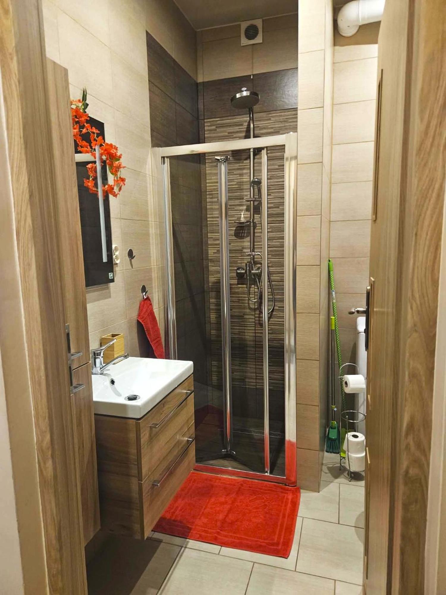 Little Big Red - Central Modern Studio — Zdjęcia 2